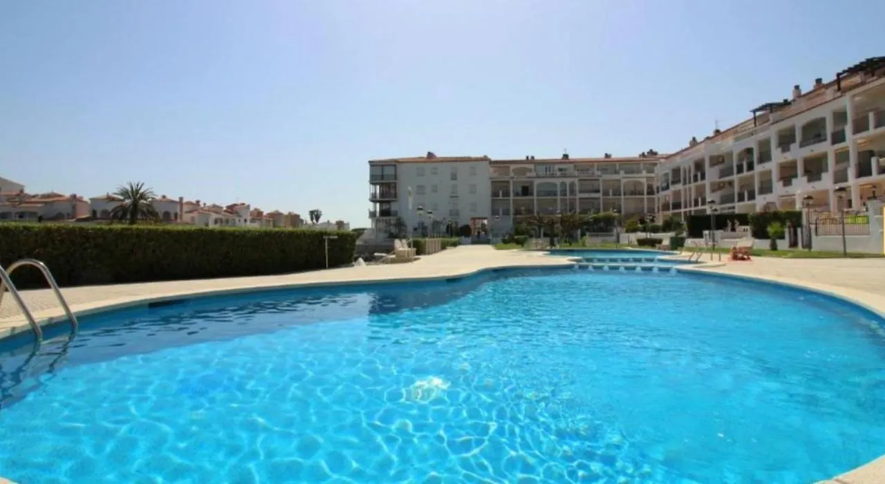 Apartament 3 Persones Amb Piscina Comunitaria Terrassa Amb Vistes Canal I Llac St Maurici Empuriabrava