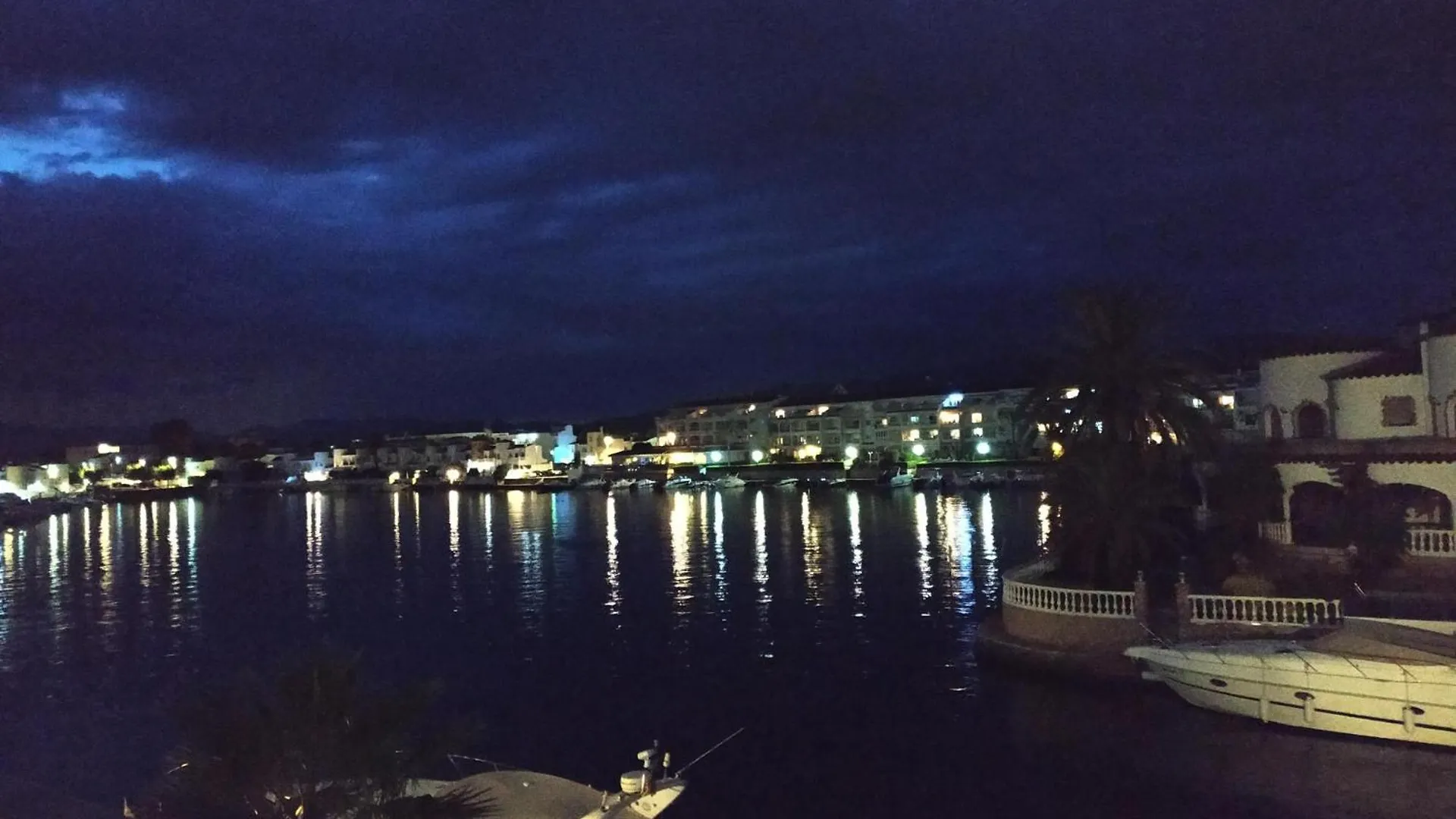 Apartament 3 Persones Amb Piscina Comunitaria Terrassa Amb Vistes Canal I Llac St Maurici Empuriabrava 0*,  Espagne